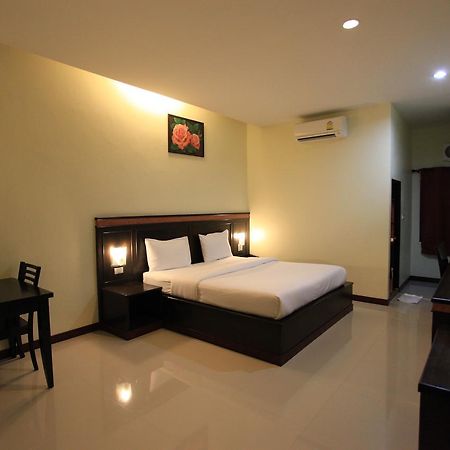 Room Place Chumpon Extérieur photo