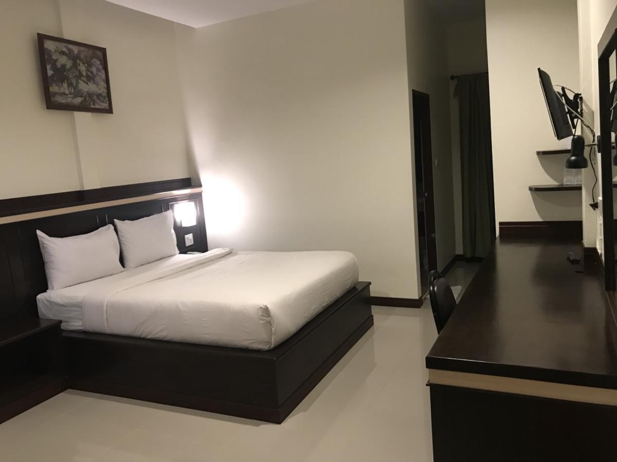 Room Place Chumpon Extérieur photo