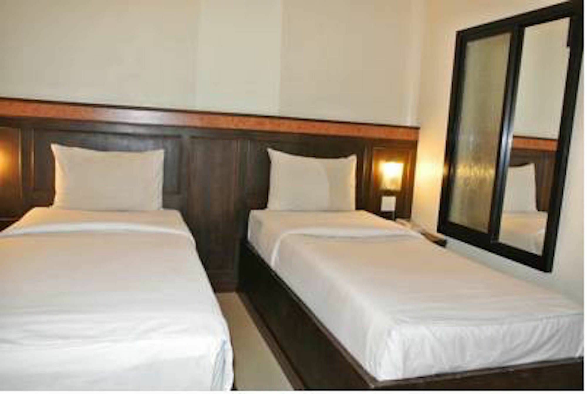 Room Place Chumpon Extérieur photo